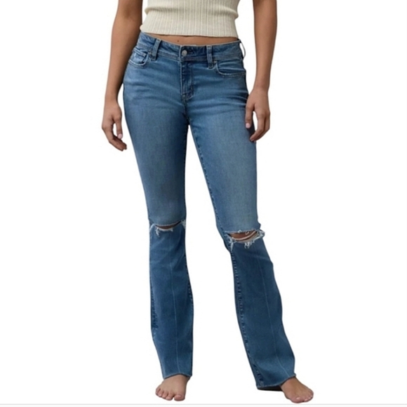American Eagle Outfitters Denim - Women's AE Next Level Stretch Ripped Low-Rise Kick Boot Jeans 4 *SHORT* Runs Big